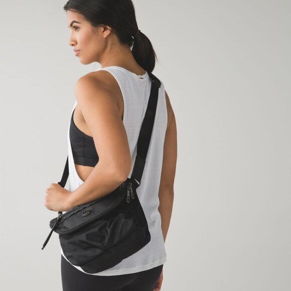 Lululemon - Festival Bag in Black - Picture 10 of 16